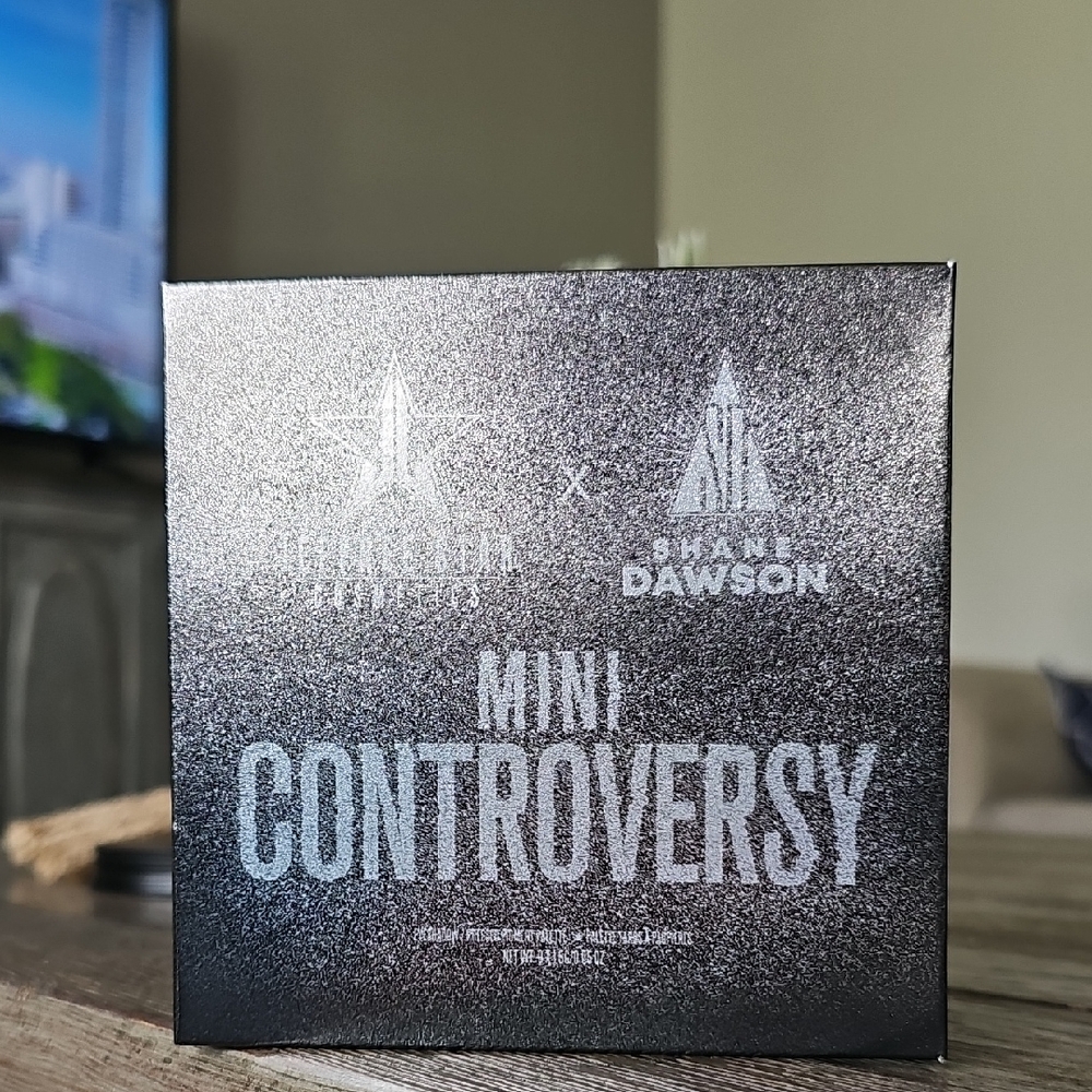 Jeffree Star Mini Controversy Eyeshadow Palette
